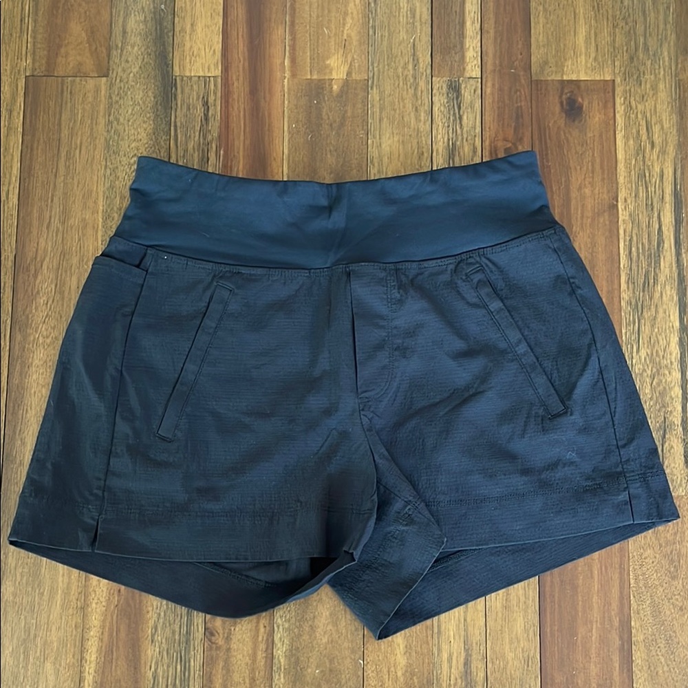 Athleta Trekkie north short black hiking shorts athletic shorts casual size 0